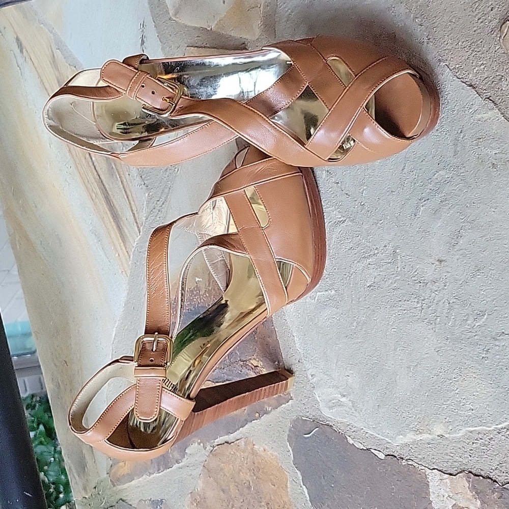 Stuart Weitzman Tan Heels